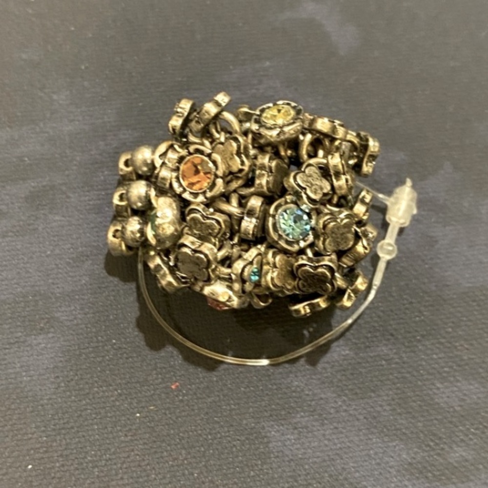 Beautiful Colourful Expandable Ring. This shows the colours when it moves.